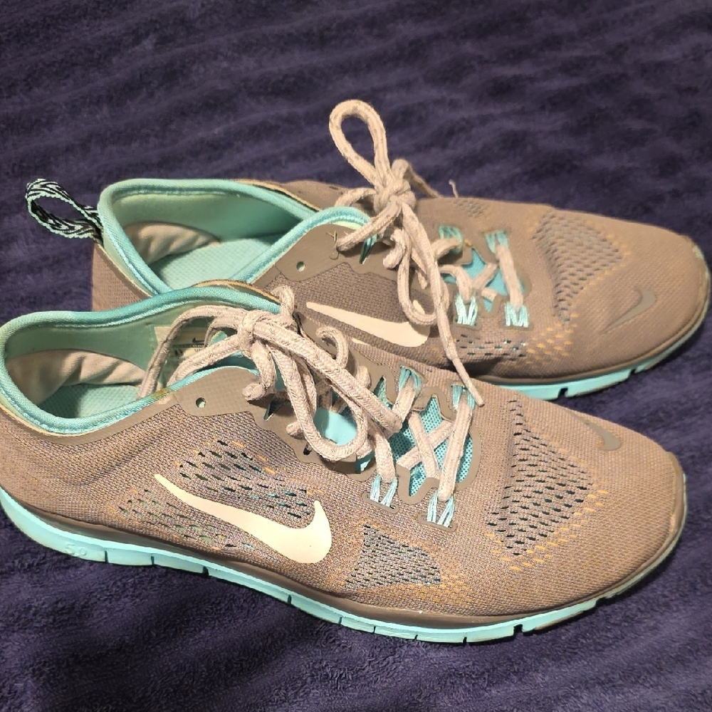 Nike Women's Brown and Teal Athletic Shoes
